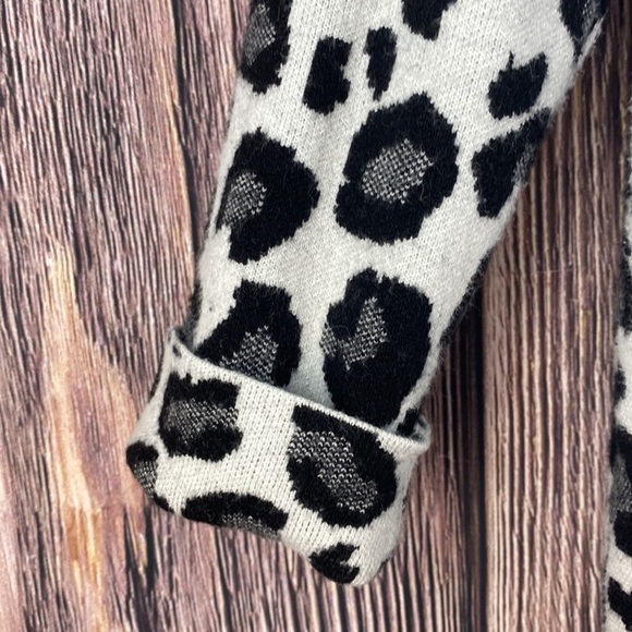 Tahari White & Black Leopard Print Mock Turtle Neck 3/4 Sleeve Top- Size XS - Picture 3 of 8